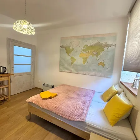 Апартаменты Lovely Cozy In Old Town Братислава